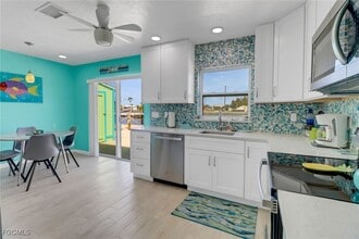 Building Photo - 2567 Cay Cove