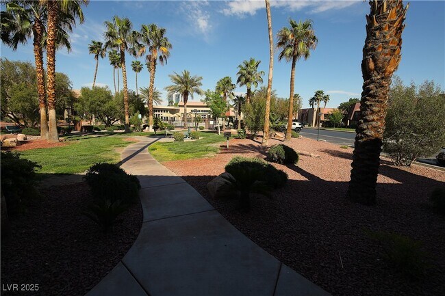 Foto del edificio - 5116 River Glen Dr