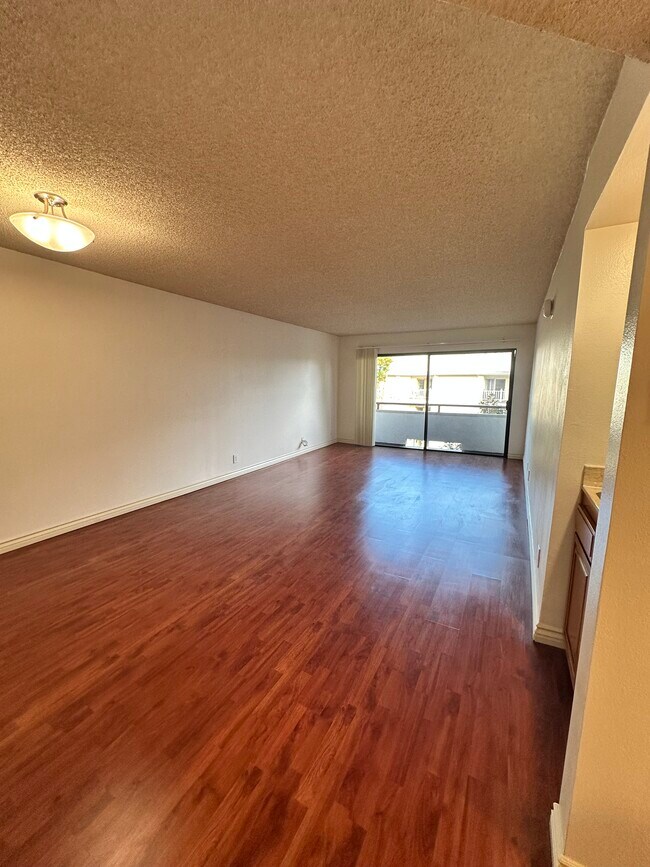 sala de estar 2 - 121 S Swall Dr