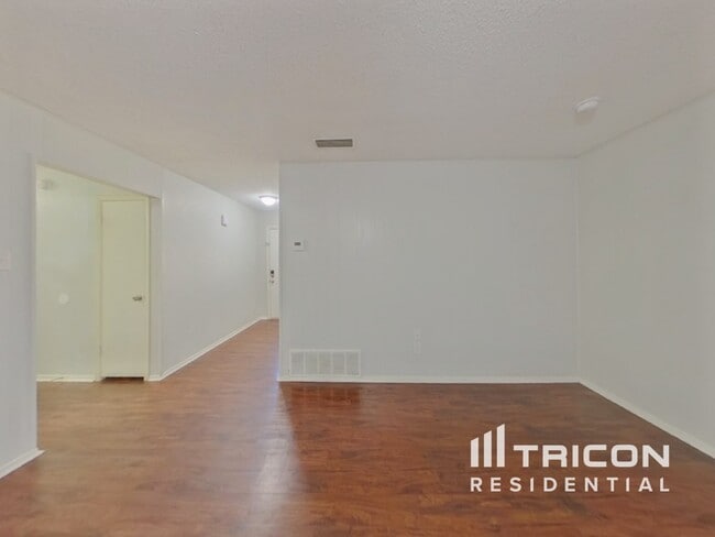 Foto del edificio - 1916 Tracey Cir