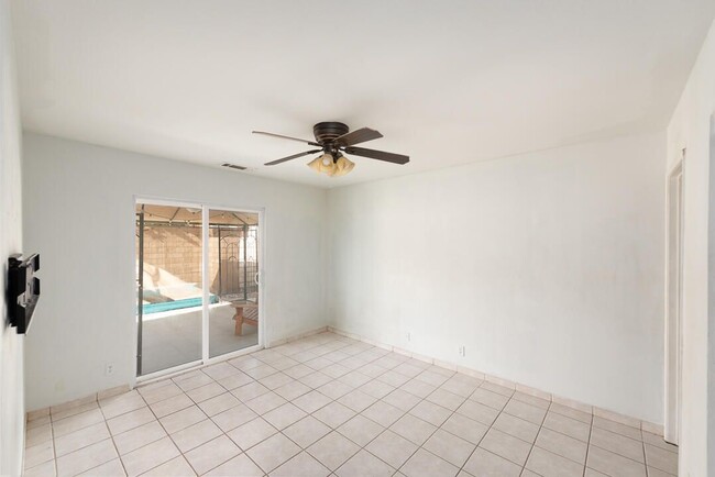 Building Photo - 51785 Avenida Bermudas