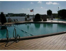 Building Photo - 1591 NE Miami Gardens Dr