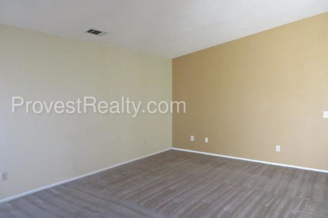 Building Photo - 3 Bed, 2 Bath Spring Valley Lake Home!!!