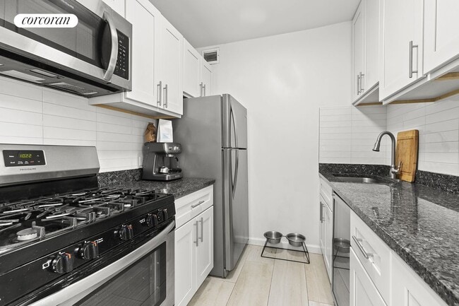 Building Photo - 250 S End Ave
