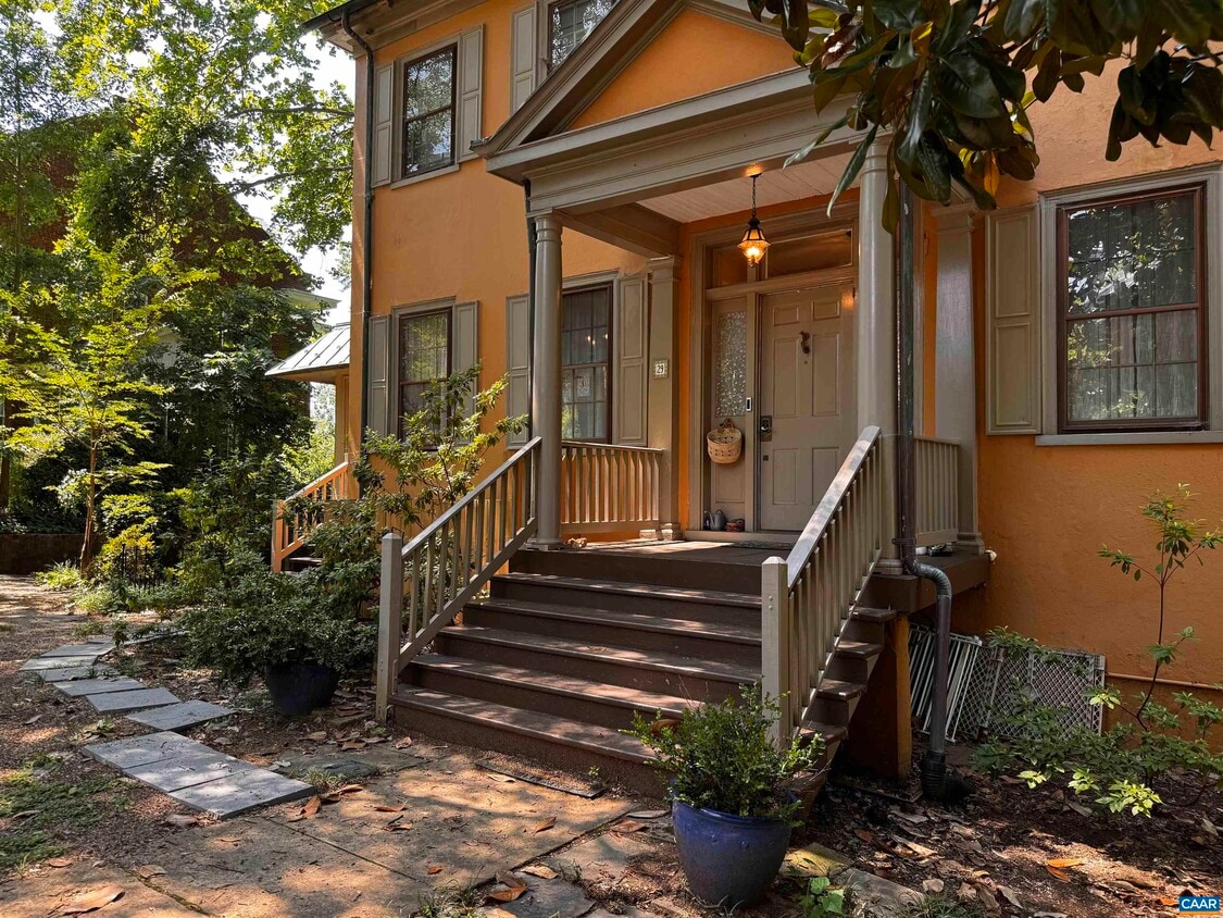 Primary Photo - 29 University Cir