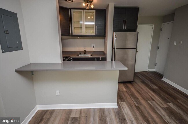 Foto del edificio - 4840 MacArthur Blvd NW