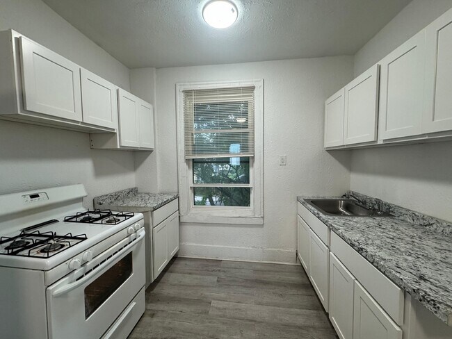 Foto del edificio - 7405 Garden St