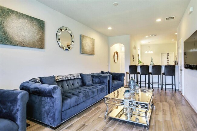 VIVIENDO - 10958 Verawood Dr