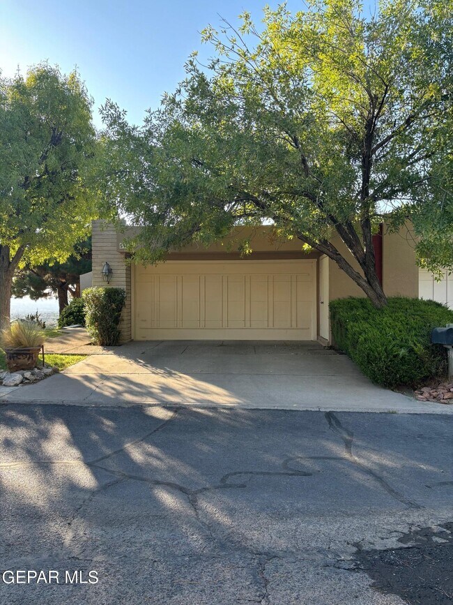 Foto del edificio - 5917 Mira Hermosa Dr