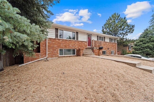 Building Photo - 2352 N Circle Dr