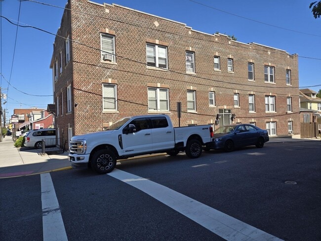 Building Photo - 436 Anderson Ave