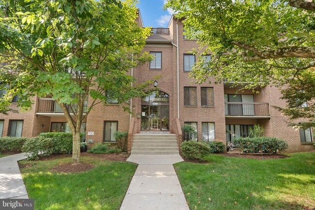 Building Photo - 11305 Commonwealth Dr