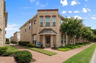 Building Photo - 301 Lily Ln