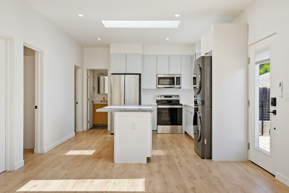 325 Cerro Romauldo Ave