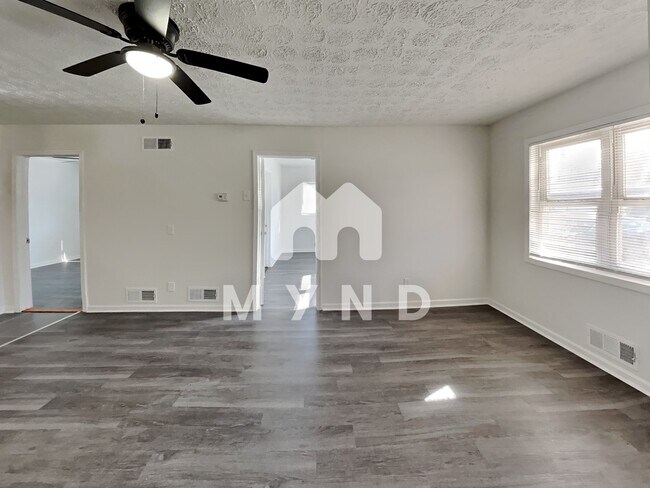Building Photo - 1429 Vesta Ave Unit B