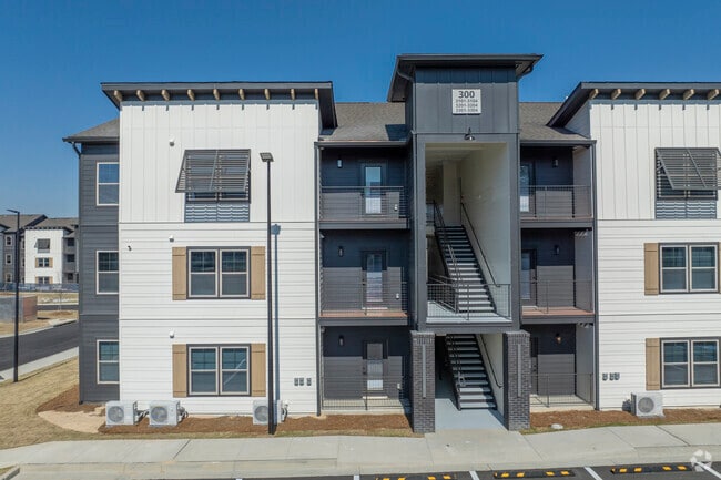 Building Photo - Pointe Grand Reservation Way