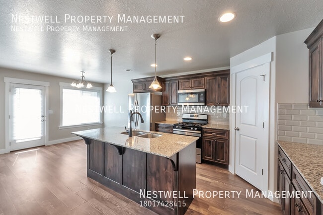 Building Photo - Amazing 4-bed Condo in Lehi
