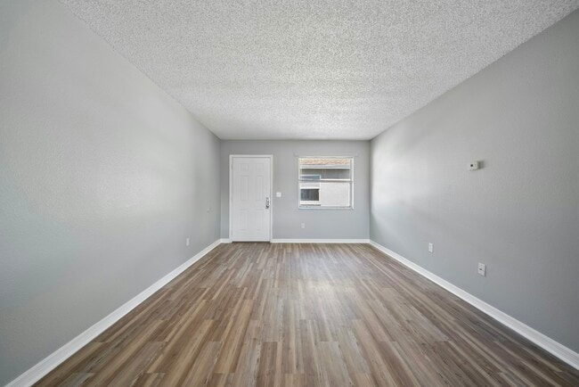 Building Photo - 714 E Floribraska Ave