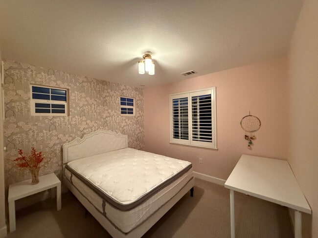 Building Photo - 244 Selby Lane