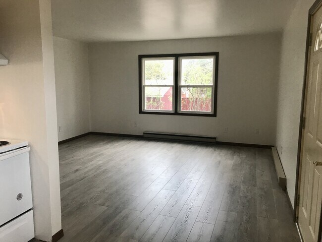 Foto del edificio - 2 Bedrooms, 1 Bathroom Northside Apartment...