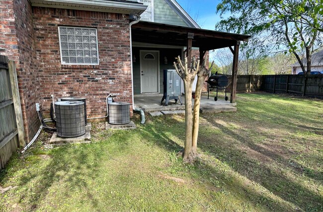 Building Photo - 360 Indian Hills Dr