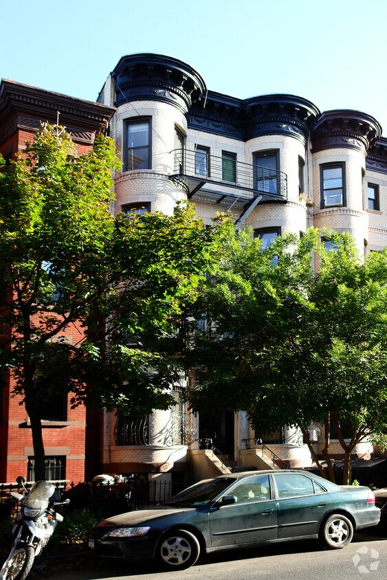 Building Photo - 767 Union St