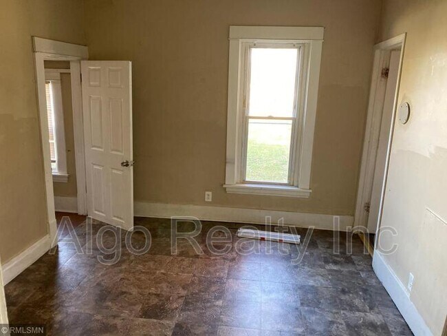 Foto del edificio - 3008 Emerson Ave N