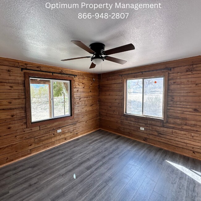 Foto del edificio - Charming 2 Bedroom Home on Large Private Lot with Mountain Views