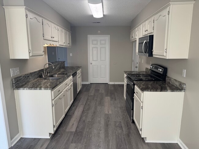 Photo - 1130 Parkview Cir N House