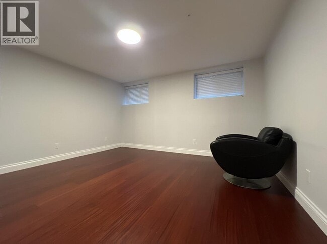 Photo du bâtiment - 6925 Angus Dr