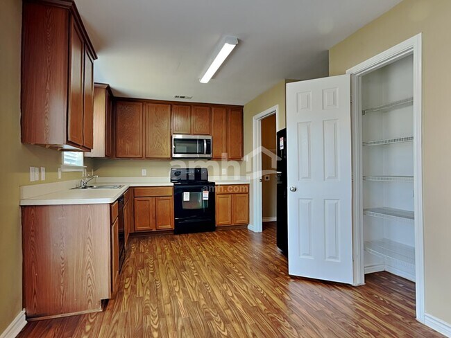 Foto del edificio - 8923 Wild Rose Ln