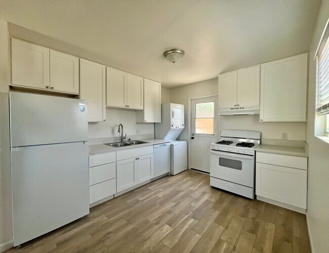 Foto del edificio - 3543-3545 Clairemont Mesa Blvd