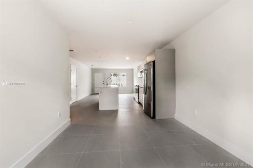 Foto del edificio - 2555 NE 193rd St