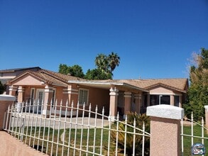 Building Photo - 1049 Horizon St