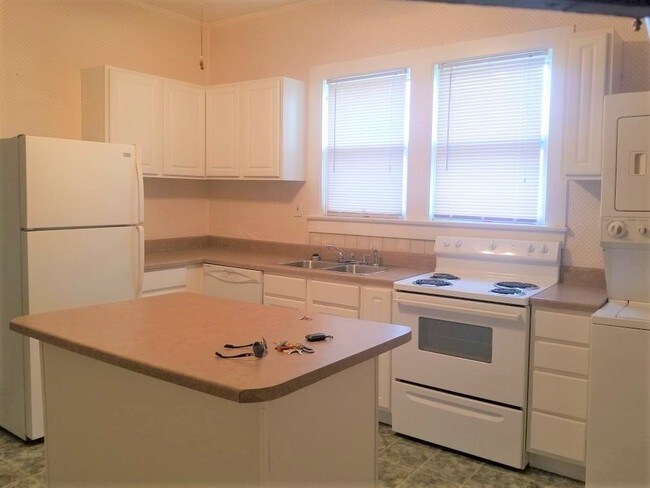 Building Photo - 600 Radford Pl