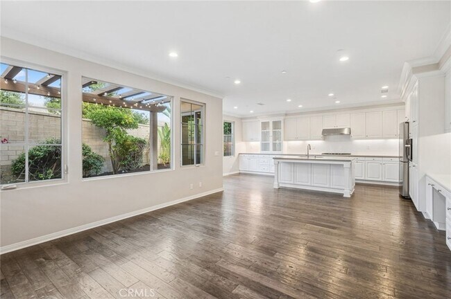 Building Photo - 102 Brindisi