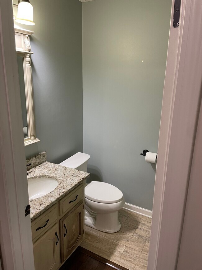 Building Photo - 8544 Highland Glen Cir N