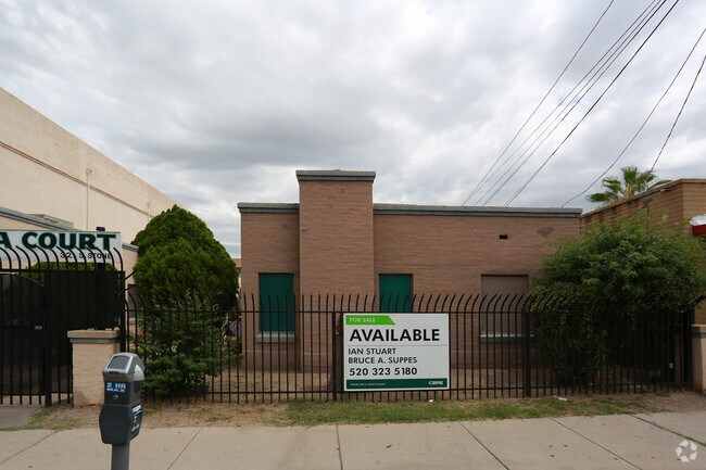 Building Photo - 321 S Stone Ave