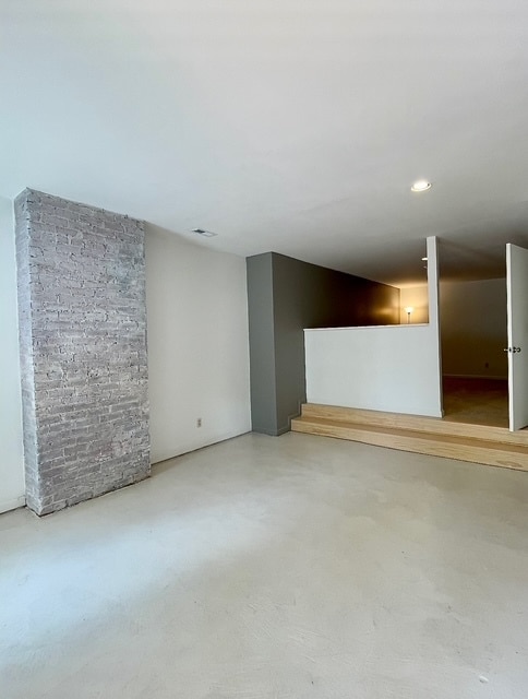 Building Photo - 543 Klotter Ave