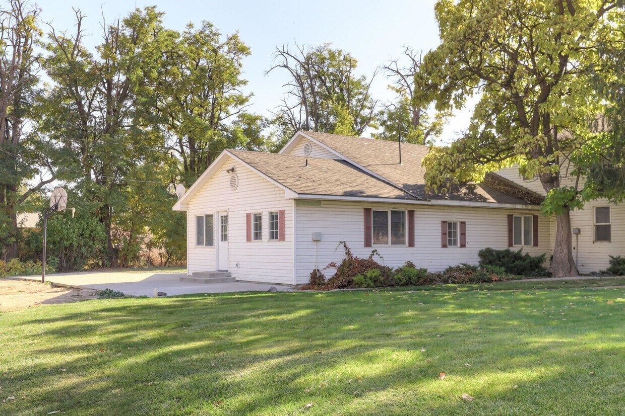 Primary Photo - Dewey Duplex