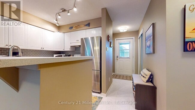 Building Photo - 302 Mariners Way