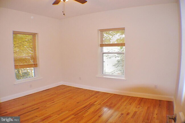 Building Photo - 1538 Christian St