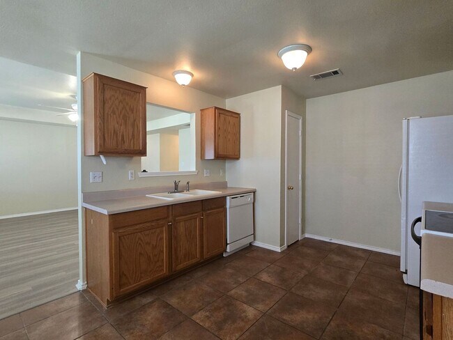 Foto del edificio - SECTION 8 / HUD ACCEPTED - AVAILABLE NOW!