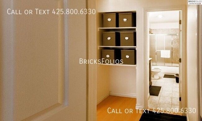Building Photo - Inviting Bellevue Condo, Close Proximity t...