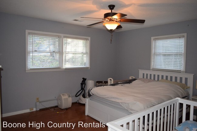 Building Photo - 208 Rhododendron Ln