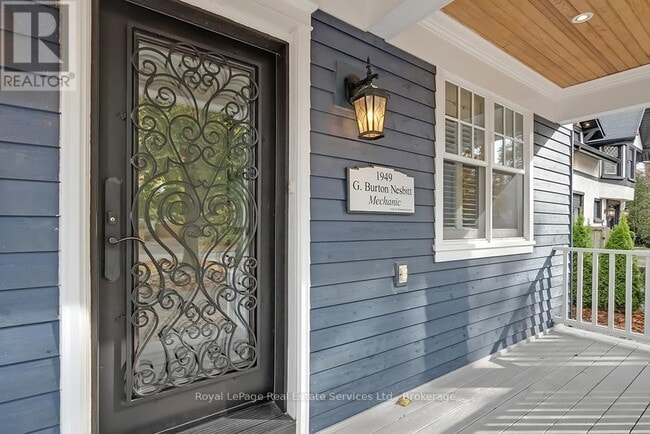 Building Photo - 411 Trafalgar Rd