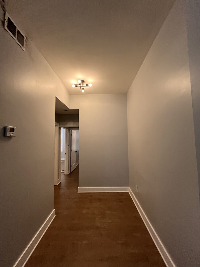 Building Photo - 22 Tuers Ave