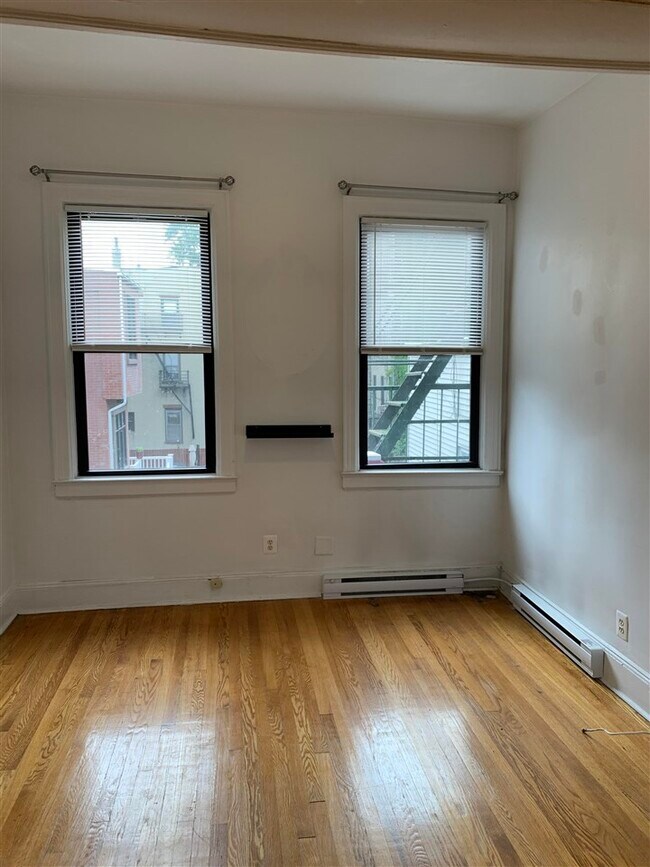 Building Photo - 106 8th St