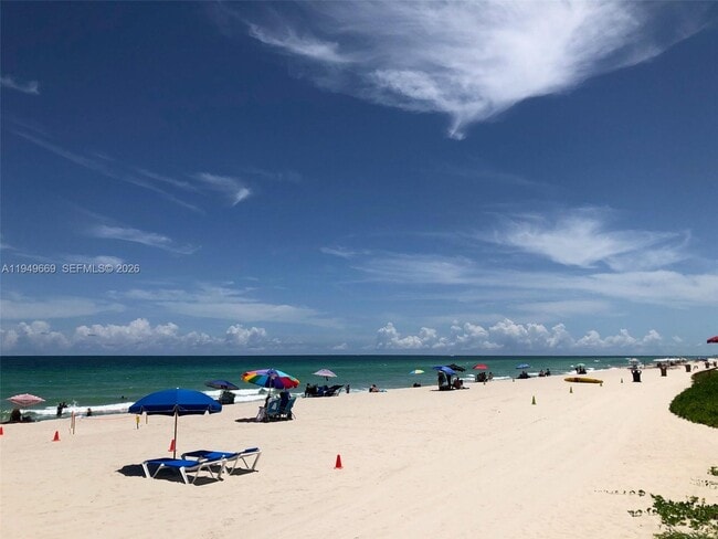 Foto del edificio - 19201 Collins Ave