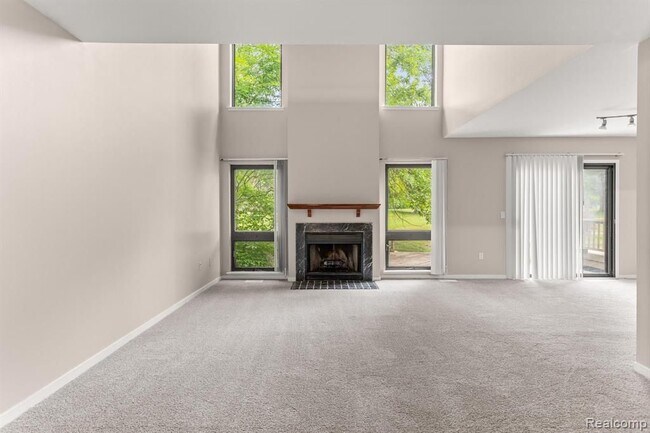 Foto del edificio - 644 Ashley Cir E